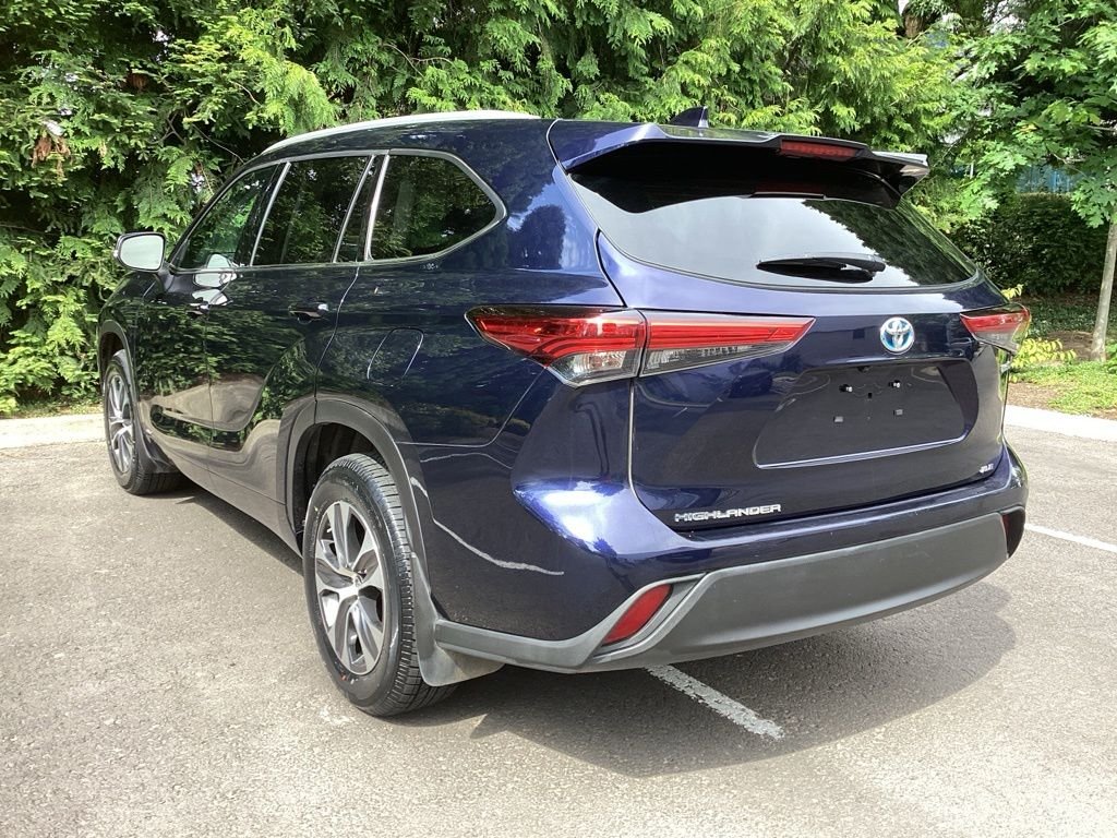 Used 2022  Toyota XLE image 9