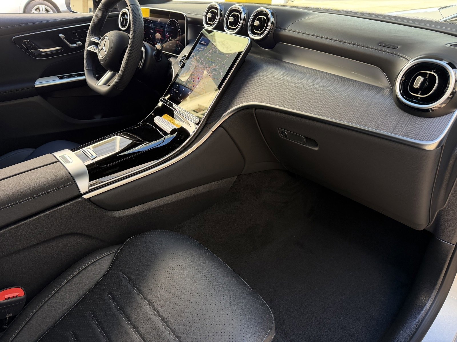 New 2026 Black Mercedes-Benz GLC 300 image 39