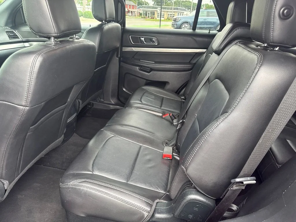Used 2018 Red Ford XLT image 29