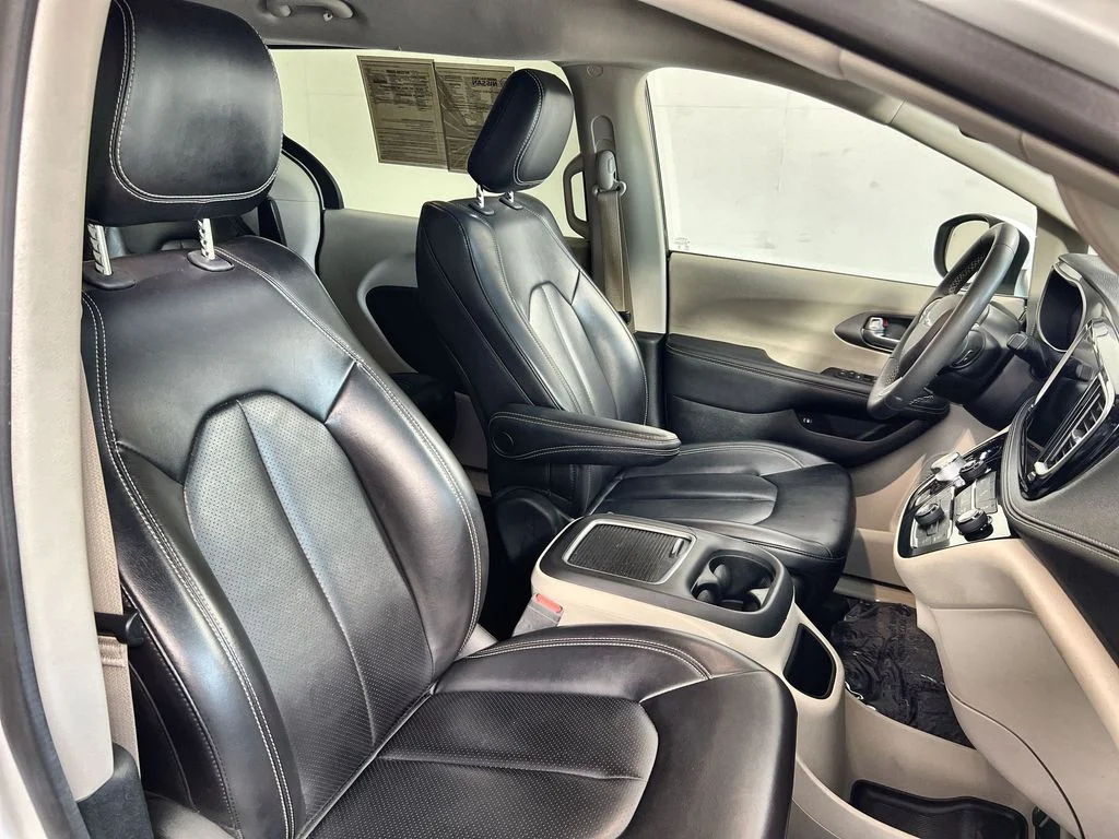 Used 2023 White Chrysler Touring L image 25