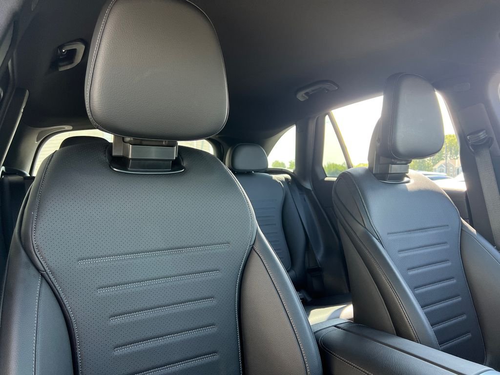 Certified Used 2025 White Mercedes-Benz GLC 300 image 25
