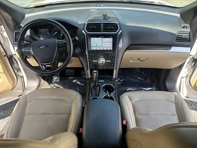 Used 2017 White Ford Limited image 9