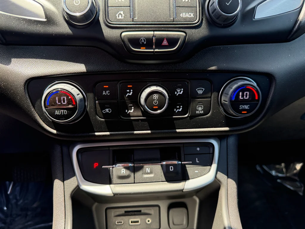 Used 2024 Sterling Metallic GMC SLT image 22