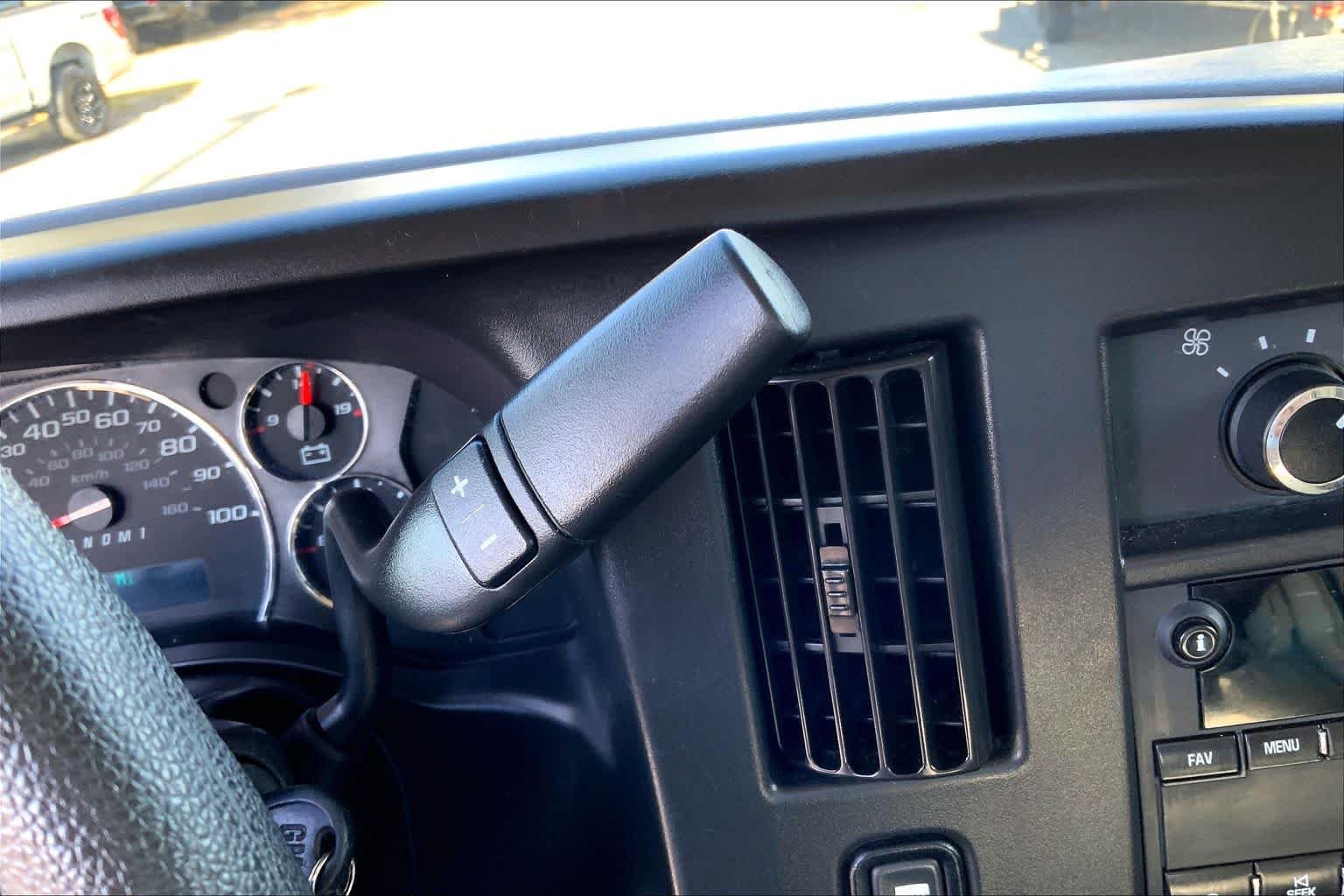 Used 2019 Summit White Chevrolet  image 14