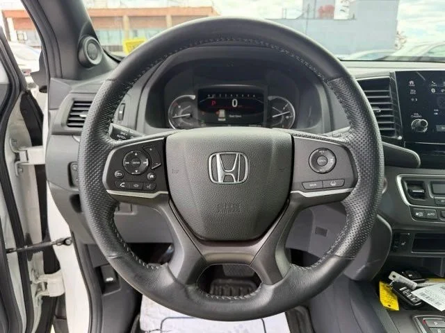 Used 2023  Honda EX-L image 21