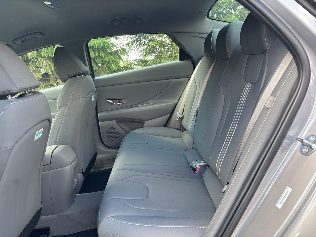 2025 Hyundai Elantra Blue - Photo 12