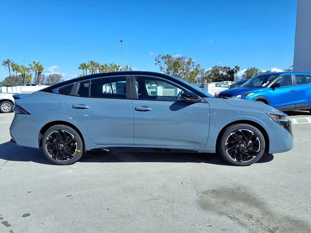 New 2026 Atlantic Gray Metallic / Super Black Two-tone Nissan SR image 4