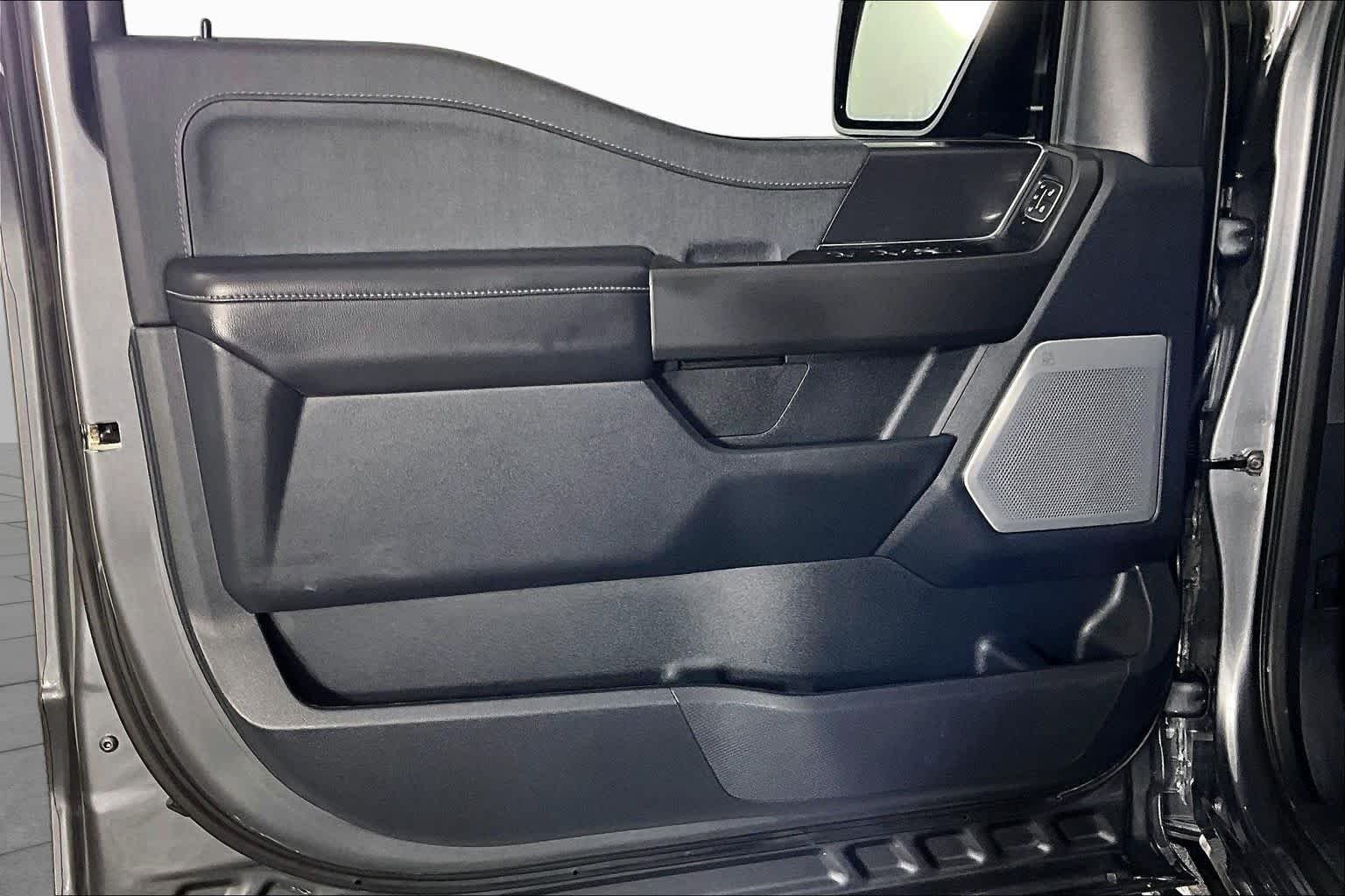 Used 2024 Carbonized Gray Metallic Ford LARIAT image 20