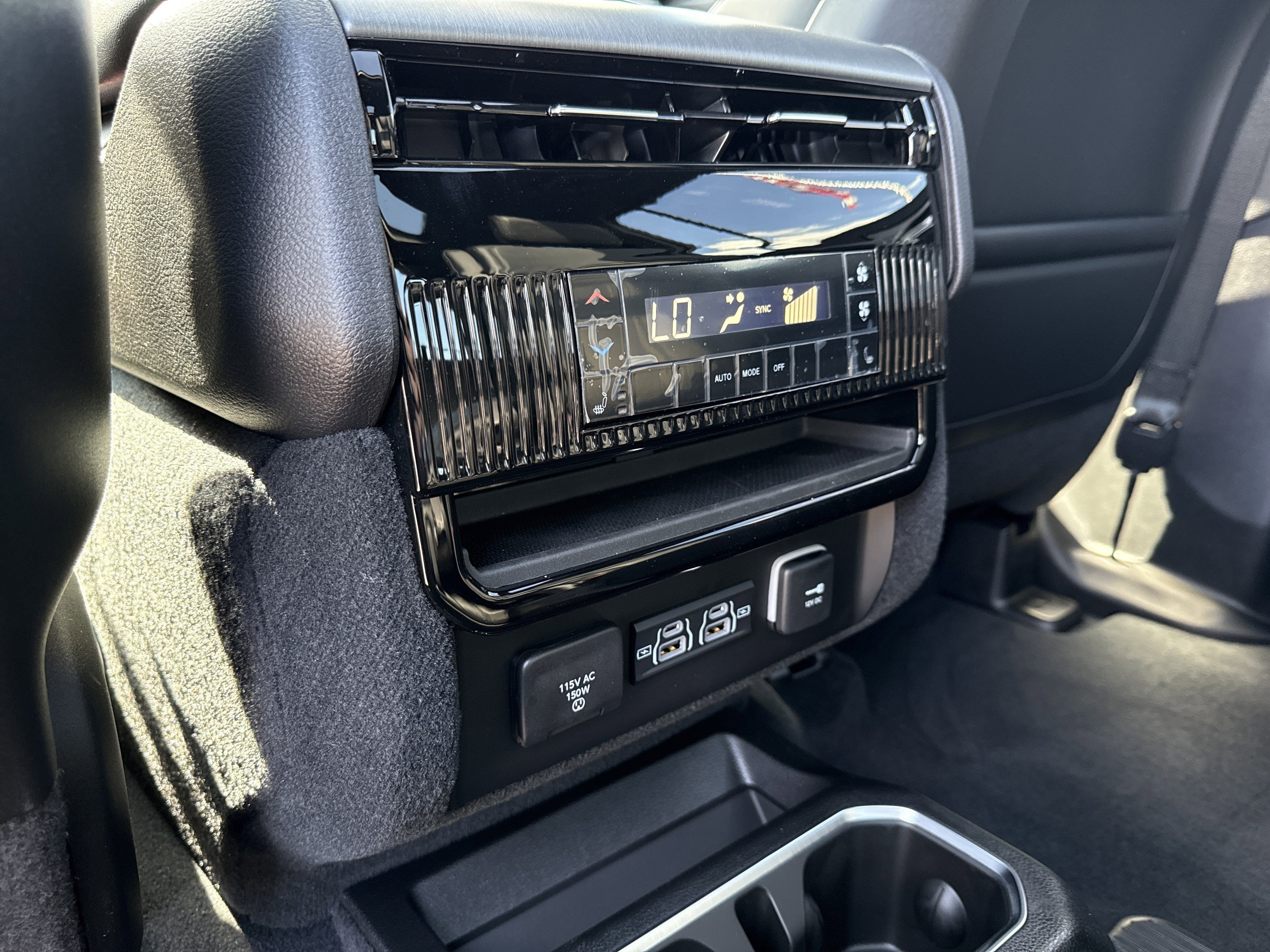 New 2026 Silver-Zynith Exterior Paint Jeep Limited Reserve image 24