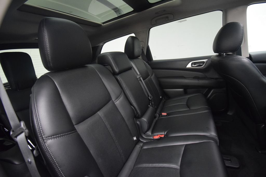 Used 2016 Silver Nissan Platinum image 20
