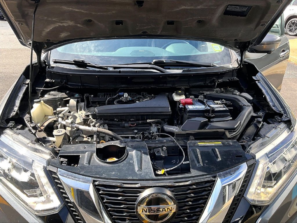 Used 2020 Gray Nissan SL image 31