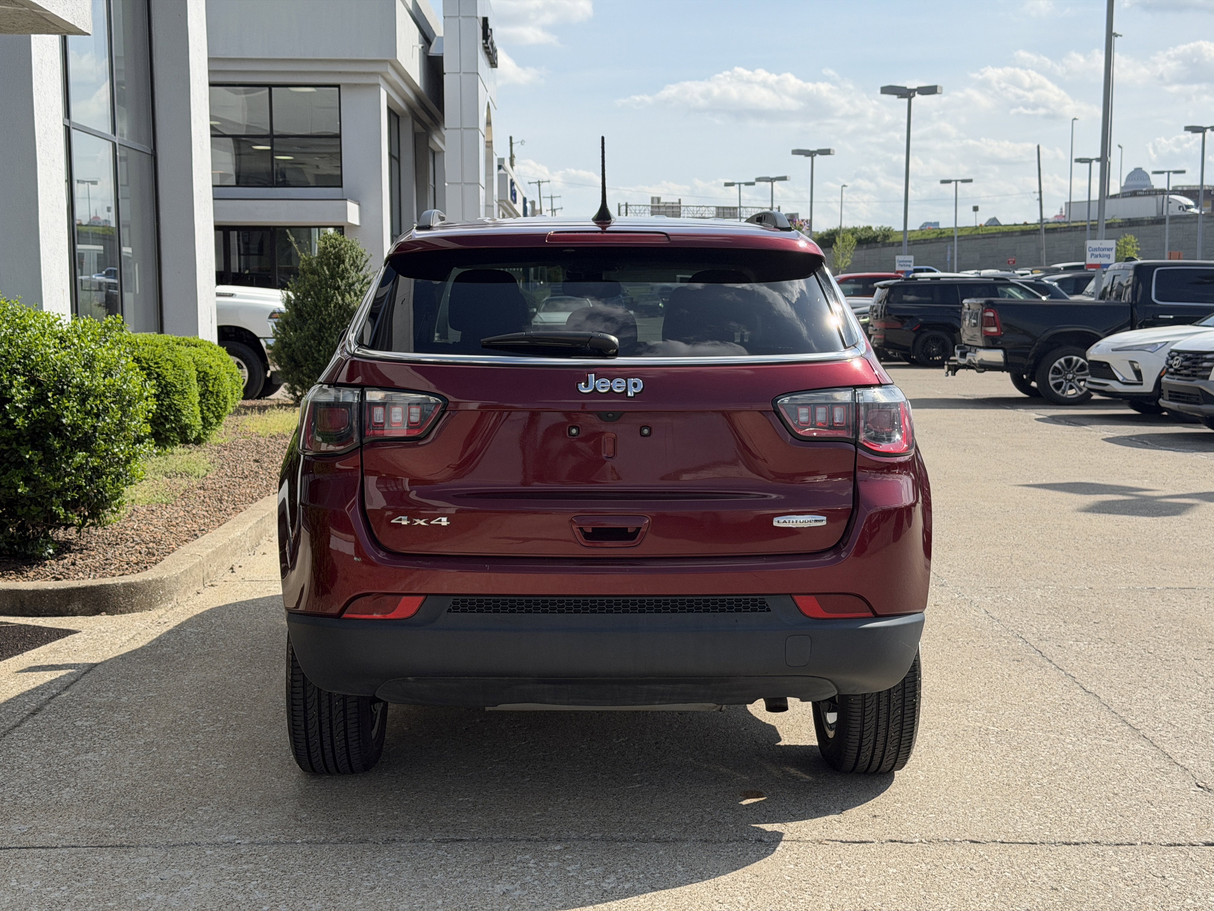 Used 2022 Velvet Red Pearlcoat Jeep Latitude Lux image 6