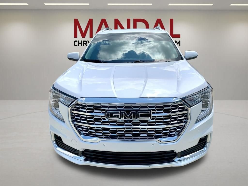 Used 2022 White GMC Denali image 2