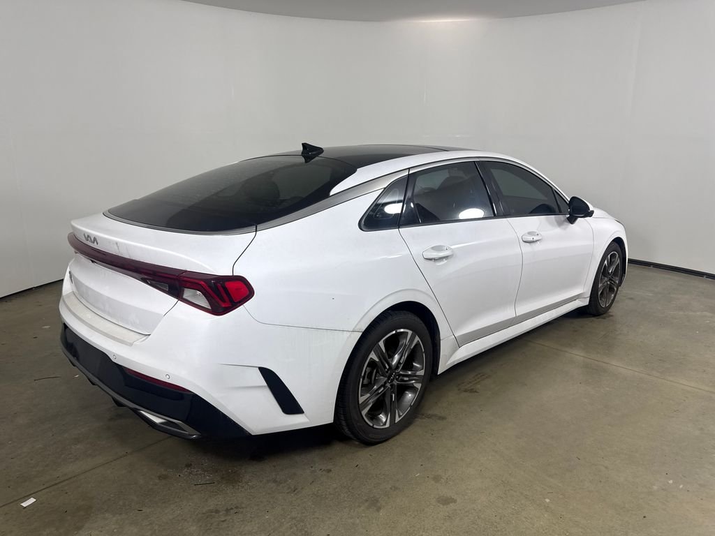 Used 2022 White Kia EX image 3