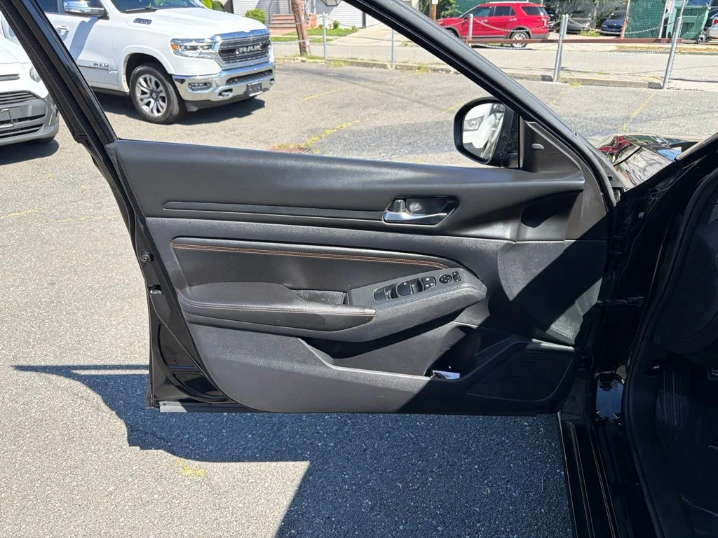 2020 Nissan Altima SR - Photo 22