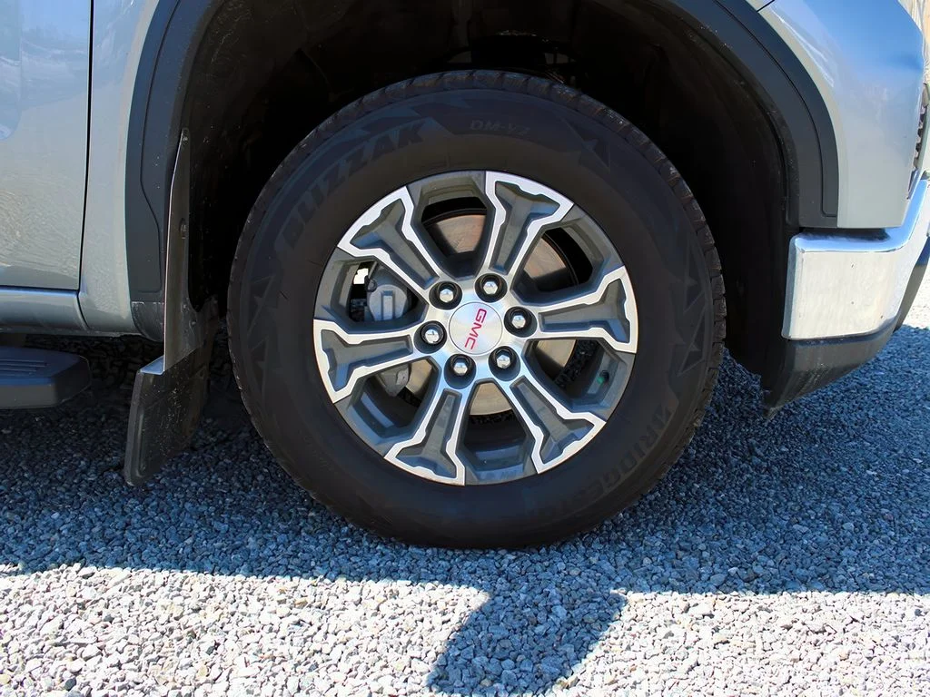 Used 2024 Sterling Metallic GMC SLT image 28