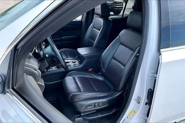 Used 2023 Beige Chevrolet High Country image 18