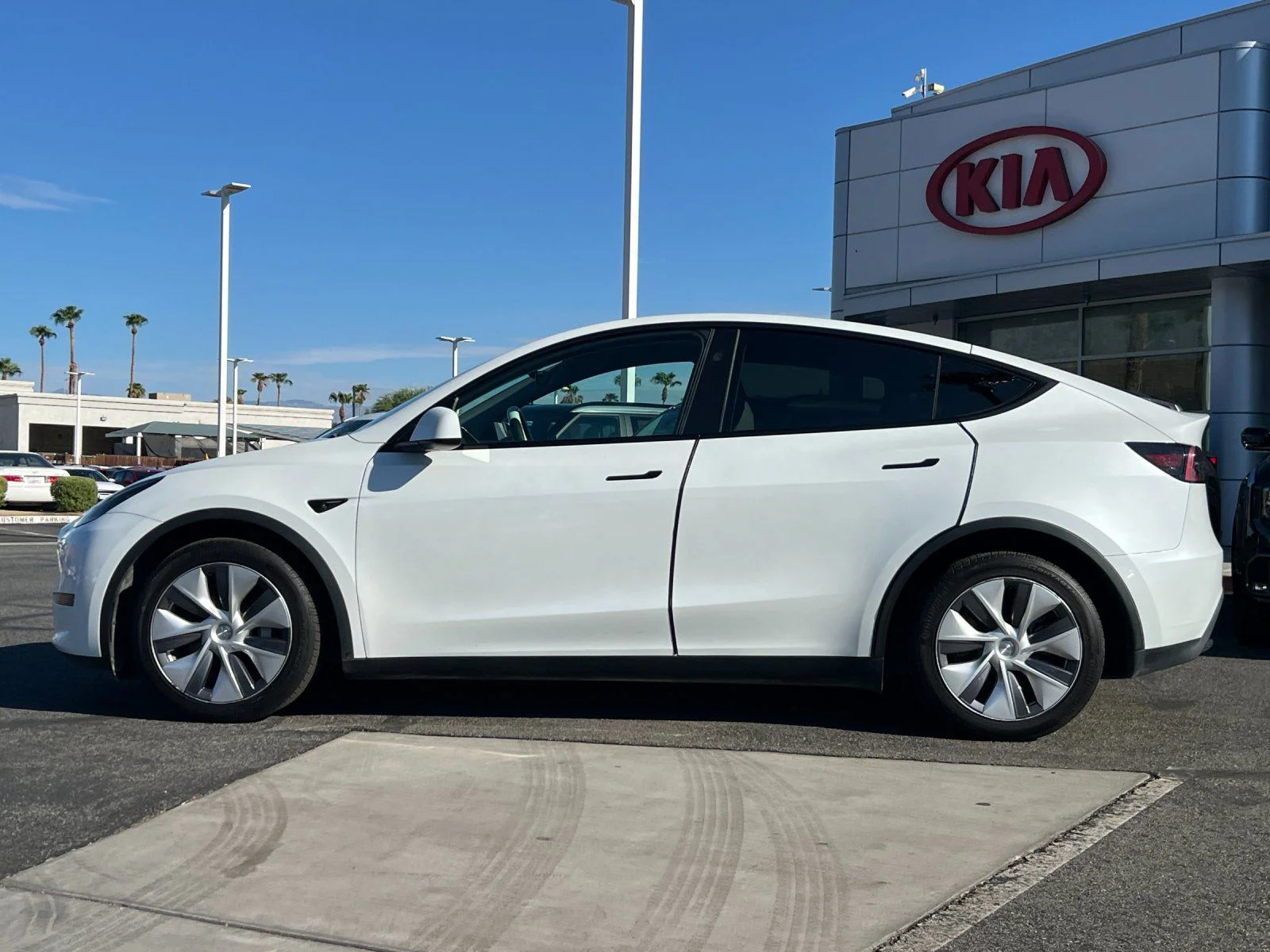 Used 2023 White Tesla Long Range image 6