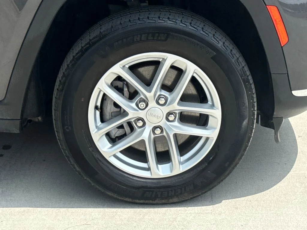 Used 2023 Gray Metallic Jeep Laredo image 11