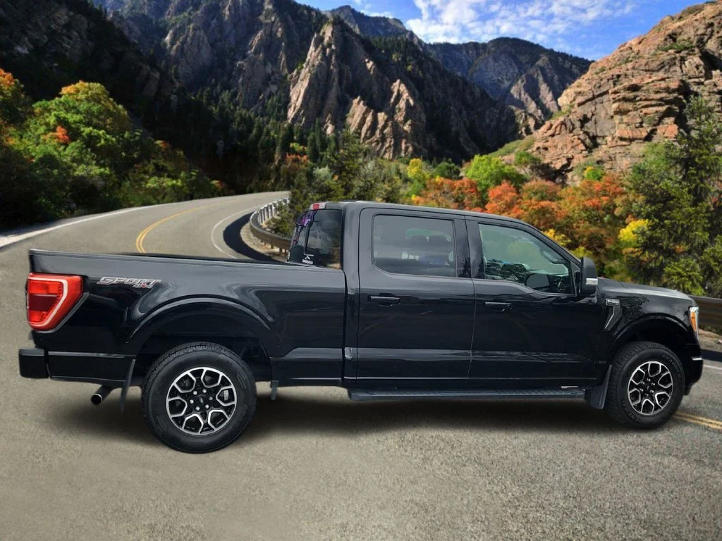 Used 2023 Black Ford XLT image 2