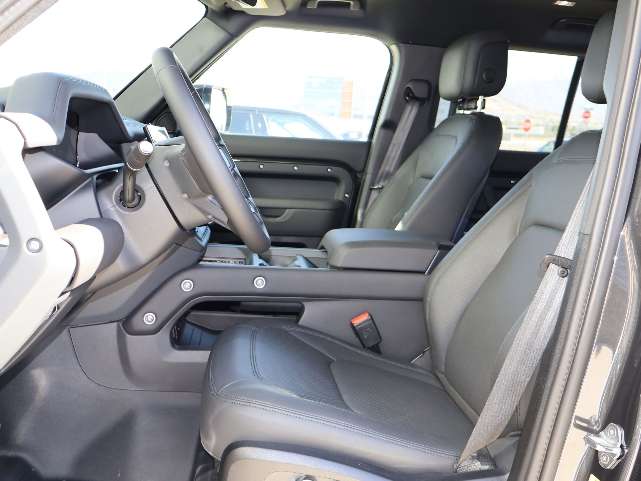 2026 Land Rover Defender X-Dynamic SE - Photo 15