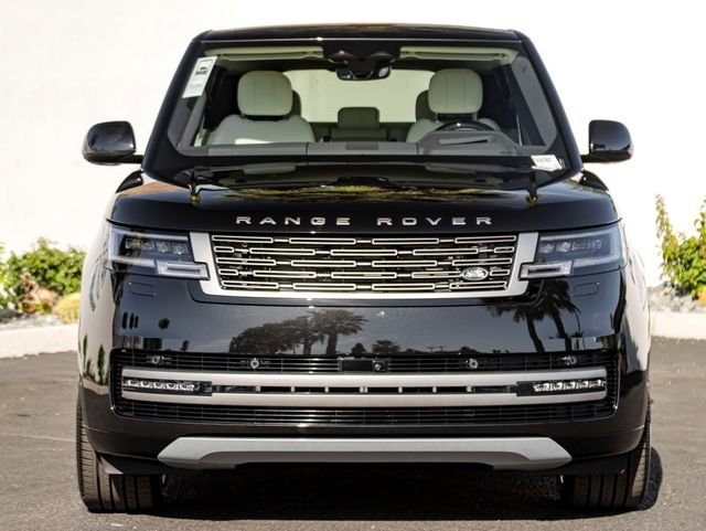 New 2026 Santorini Black Land Rover SE image 3