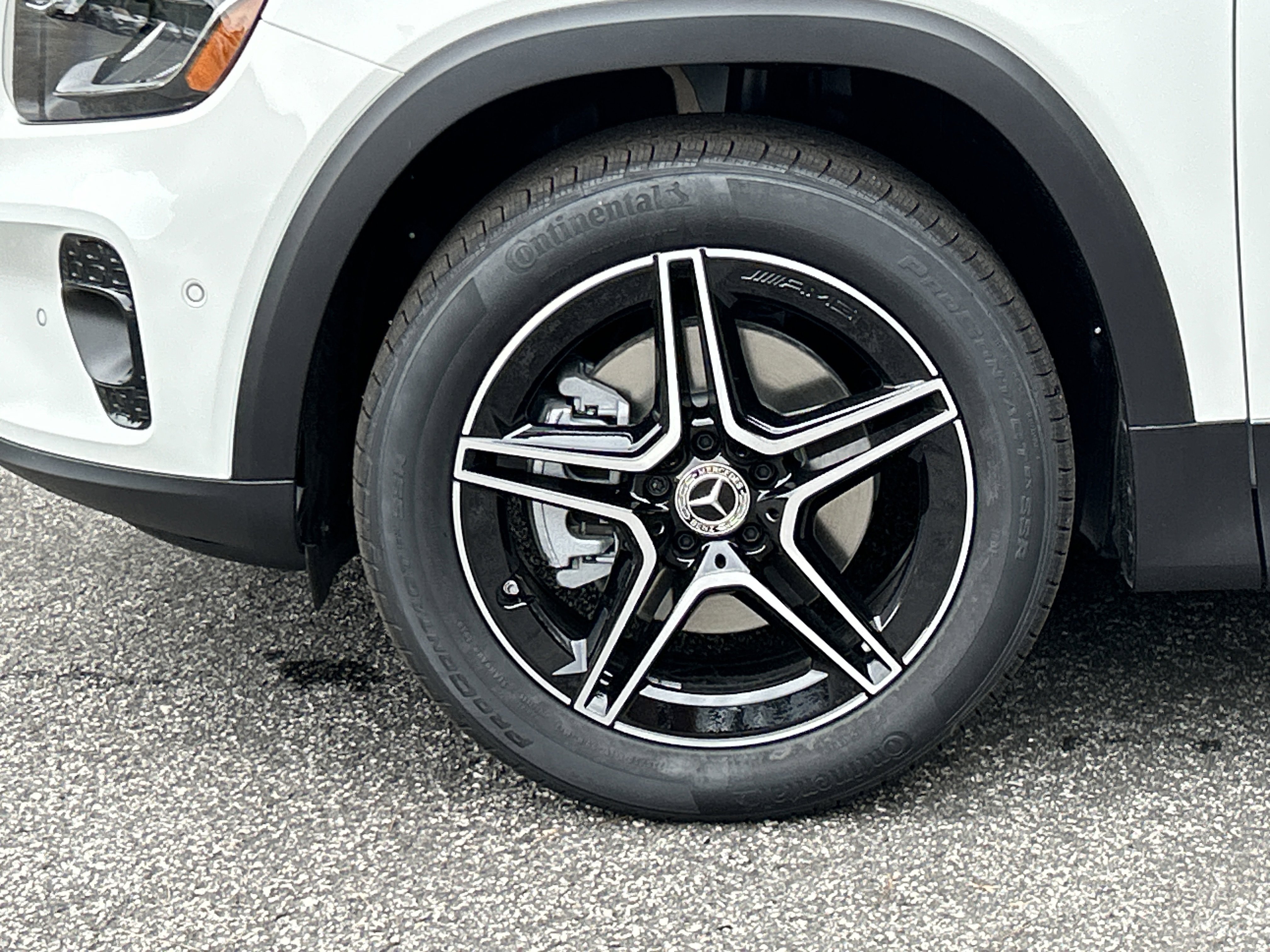 New 2026 Polar White Mercedes-Benz GLB 250 4MATIC® SUV image 18