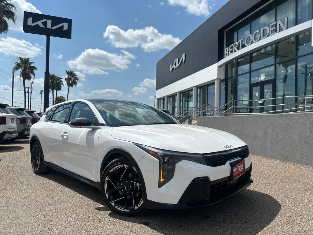 New 2026 White Kia GT-Line image 1