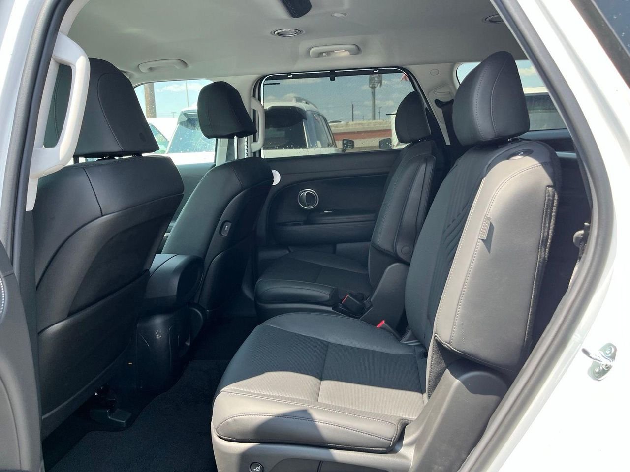 New 2026 White Hyundai SEL 7P image 18