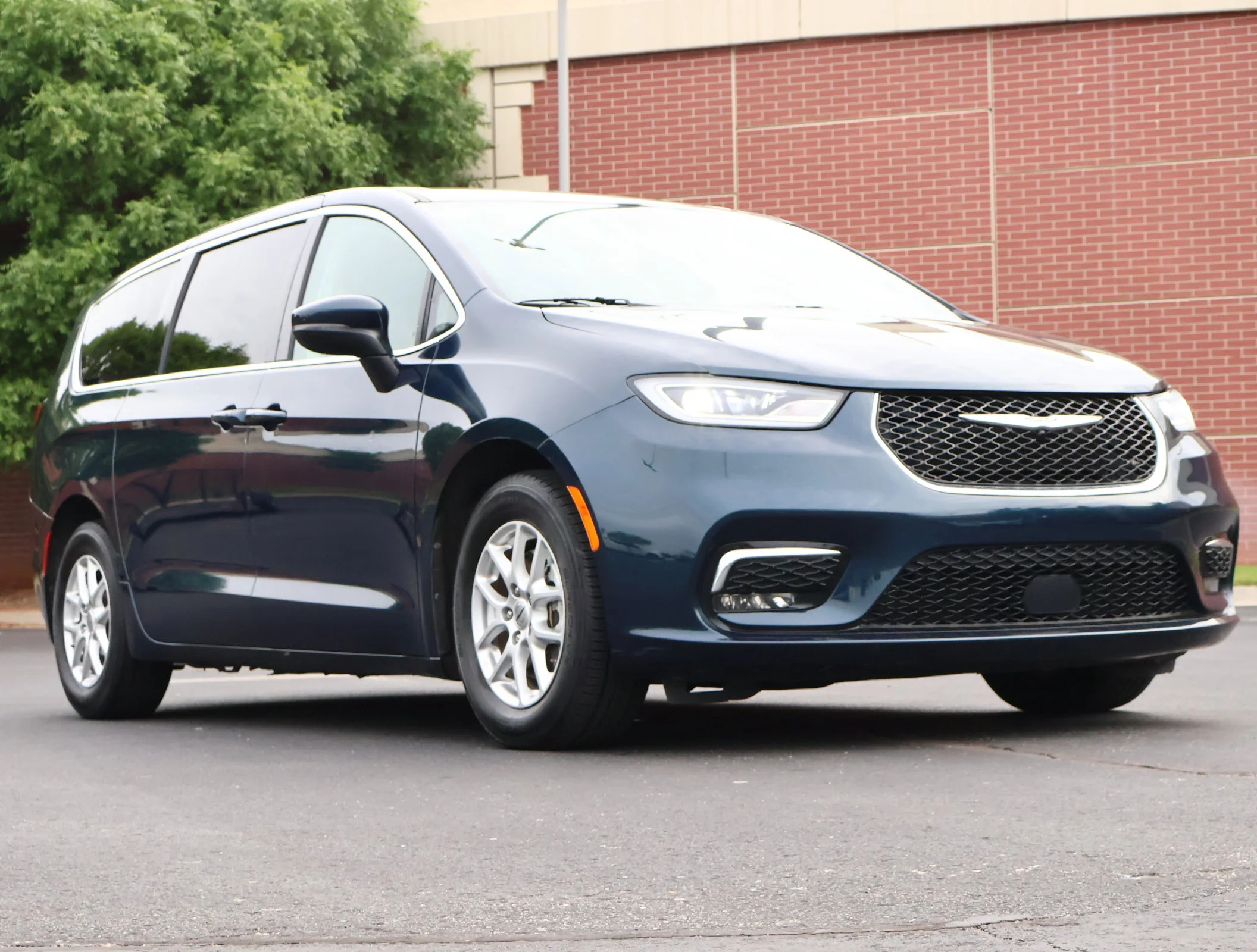 2023 Chrysler Pacifica Touring L's photo