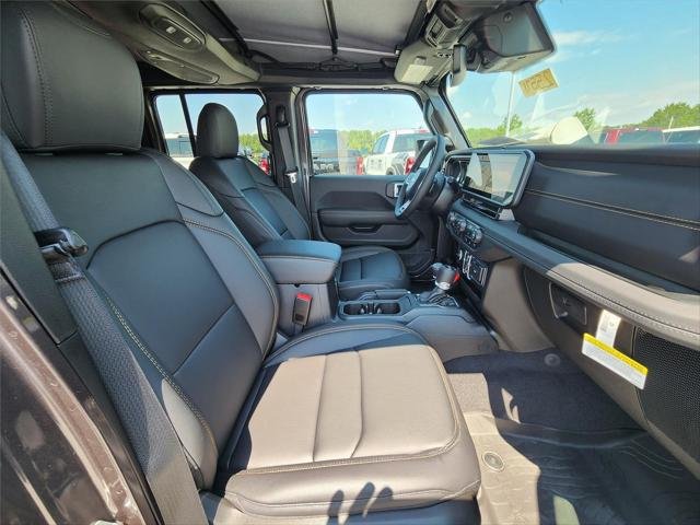 New 2025 Granite Crystal Metallic Clear-Coat Exterior Paint Jeep Sahara image 19