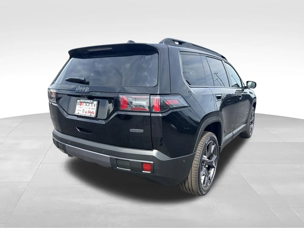 New 2026 Diamond Black Crystal Pearl-Coat Exterior Paint Jeep Overland image 3