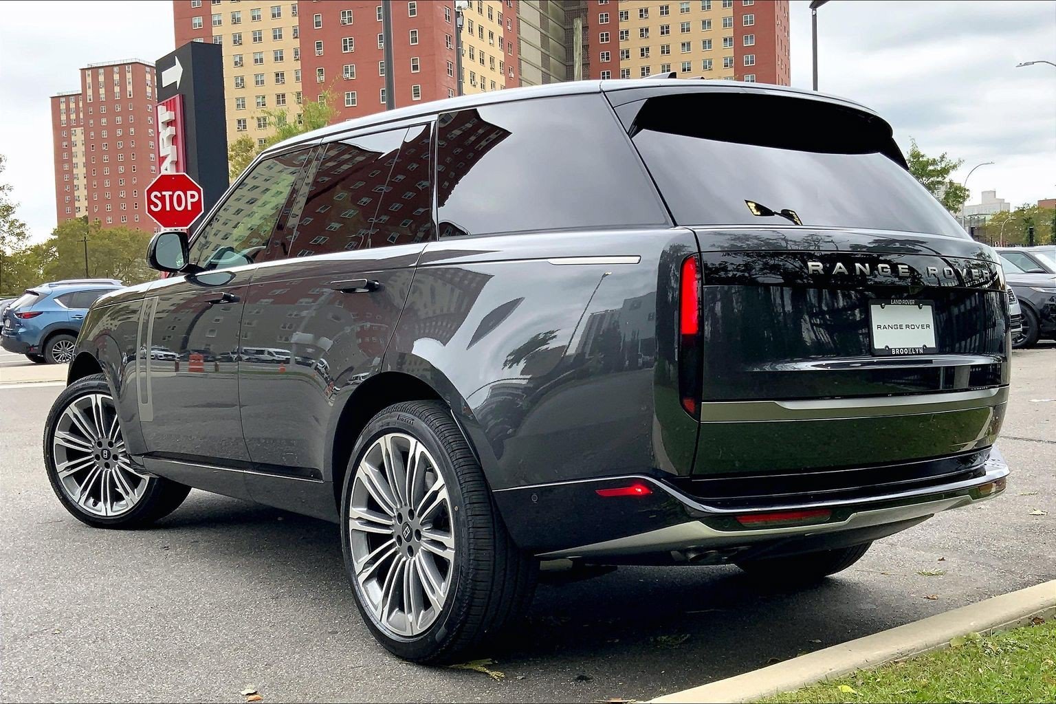 New 2027 Carpathian Grey Land Rover SE image 12