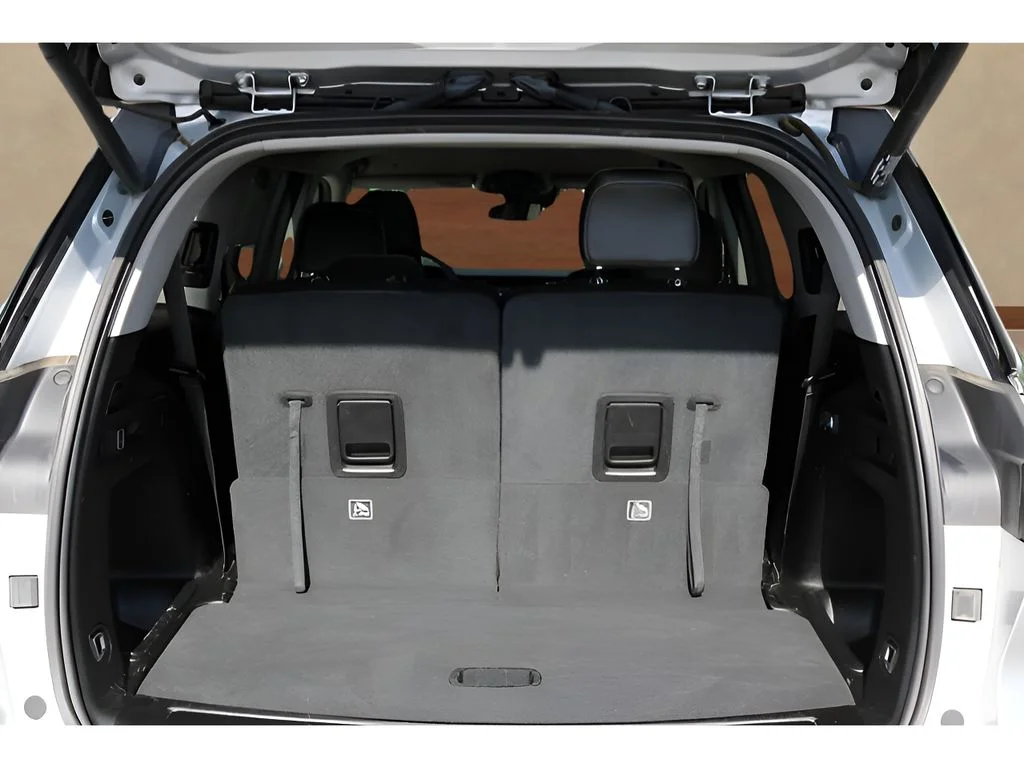 Used 2023 Silver Jeep Limited image 18
