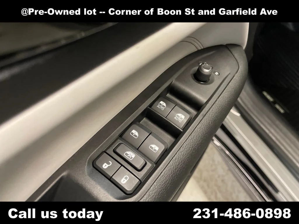 Used 2022 Gray Jeep Limited image 16