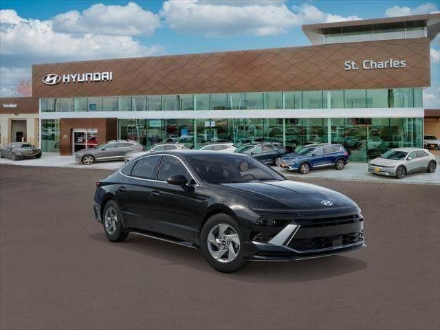 New 2026 Black Hyundai SE image 2
