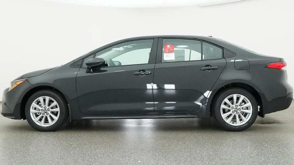New 2027 Underground Toyota LE image 2
