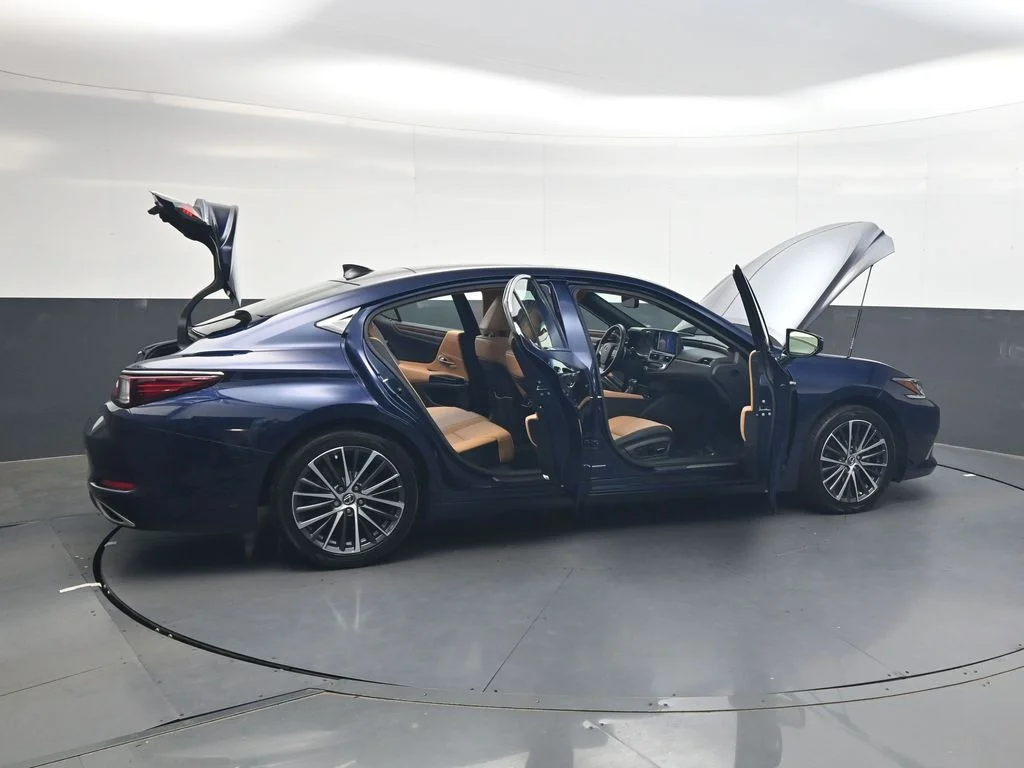 Used 2023  Lexus 350 image 48