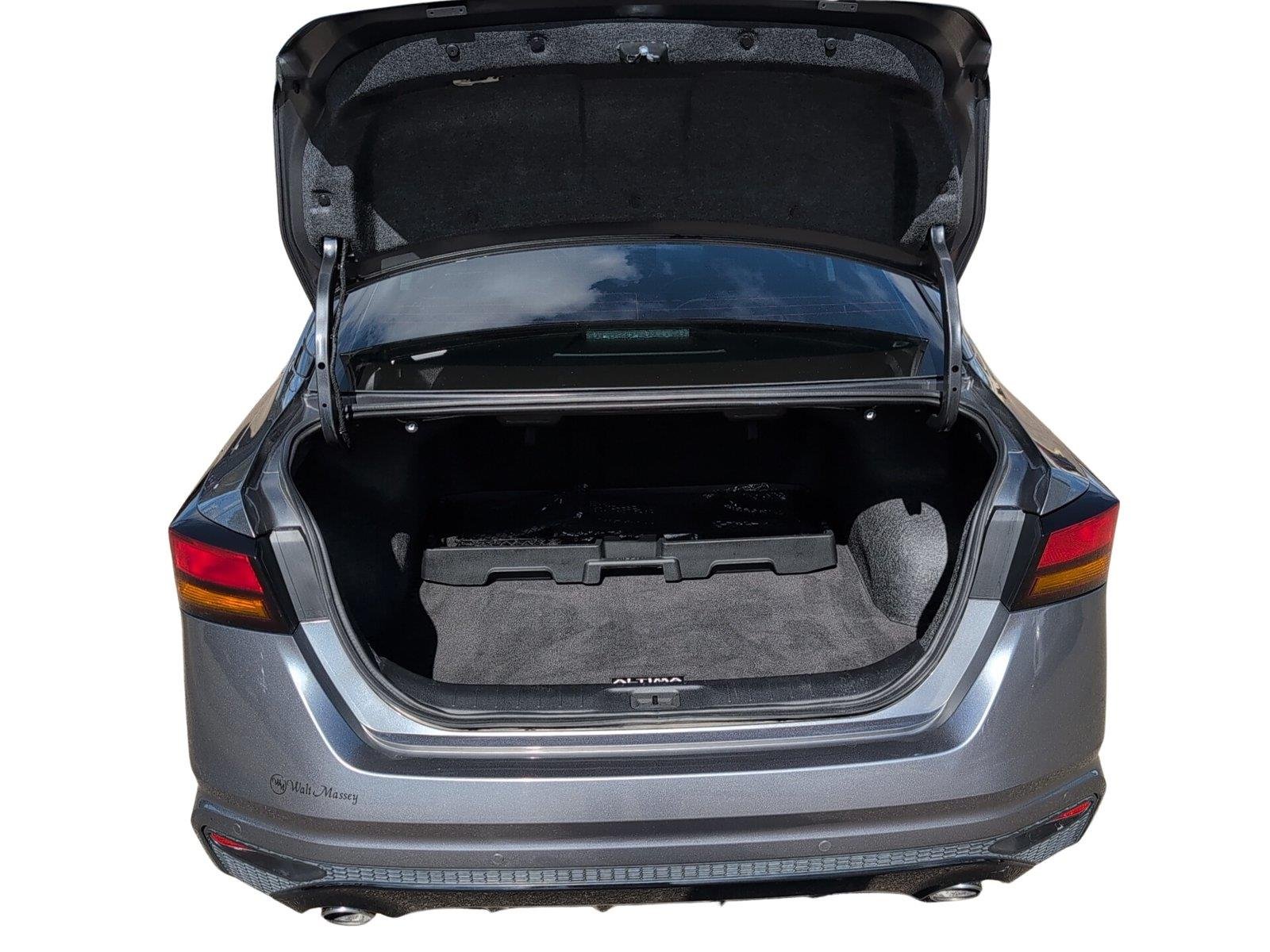 Used 2024 Gun Metallic Nissan 2.5 SR image 5