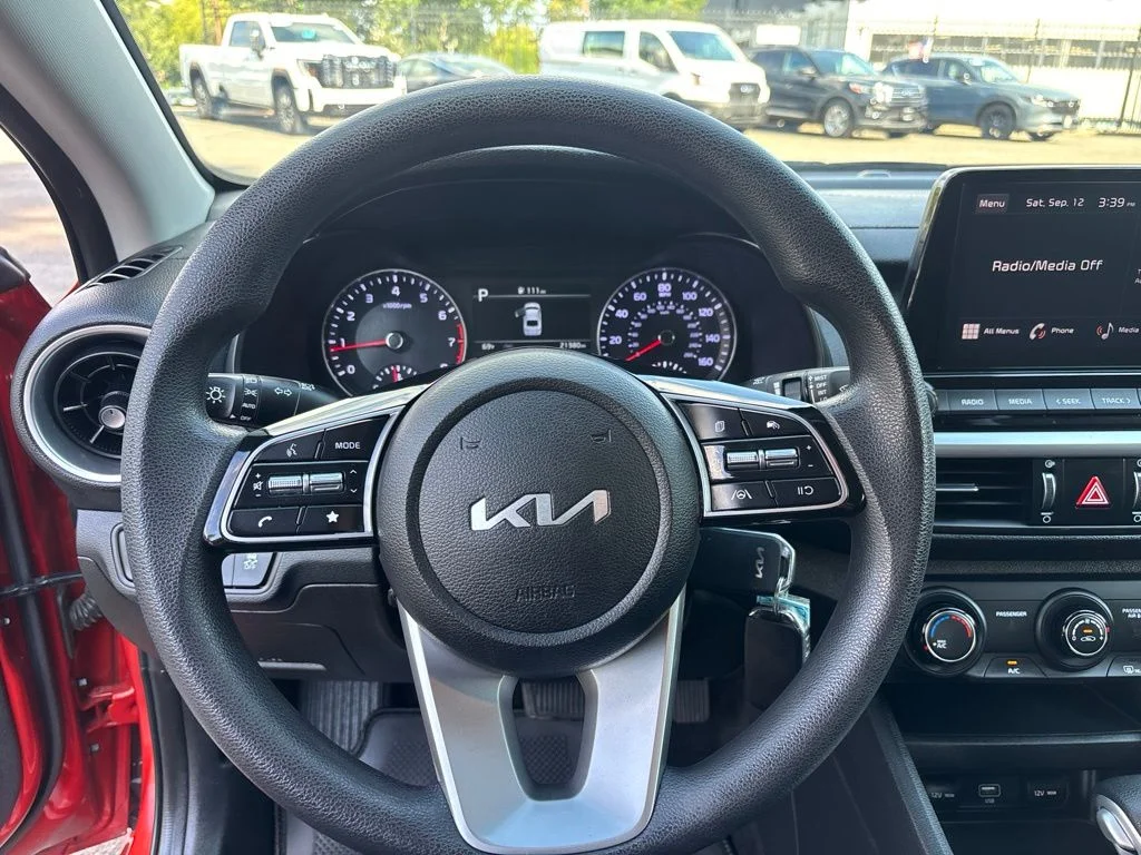 Used 2023 Red Kia LXS image 14