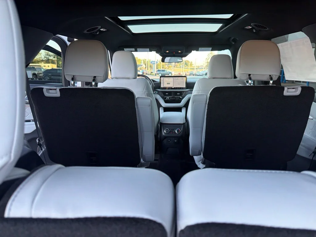 New 2027 Star White Metallic Tri-Coat Ford Platinum™ image 13