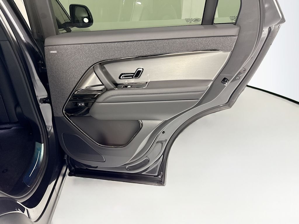 New 2026 Carpathian Grey Land Rover Dynamic SE image 27