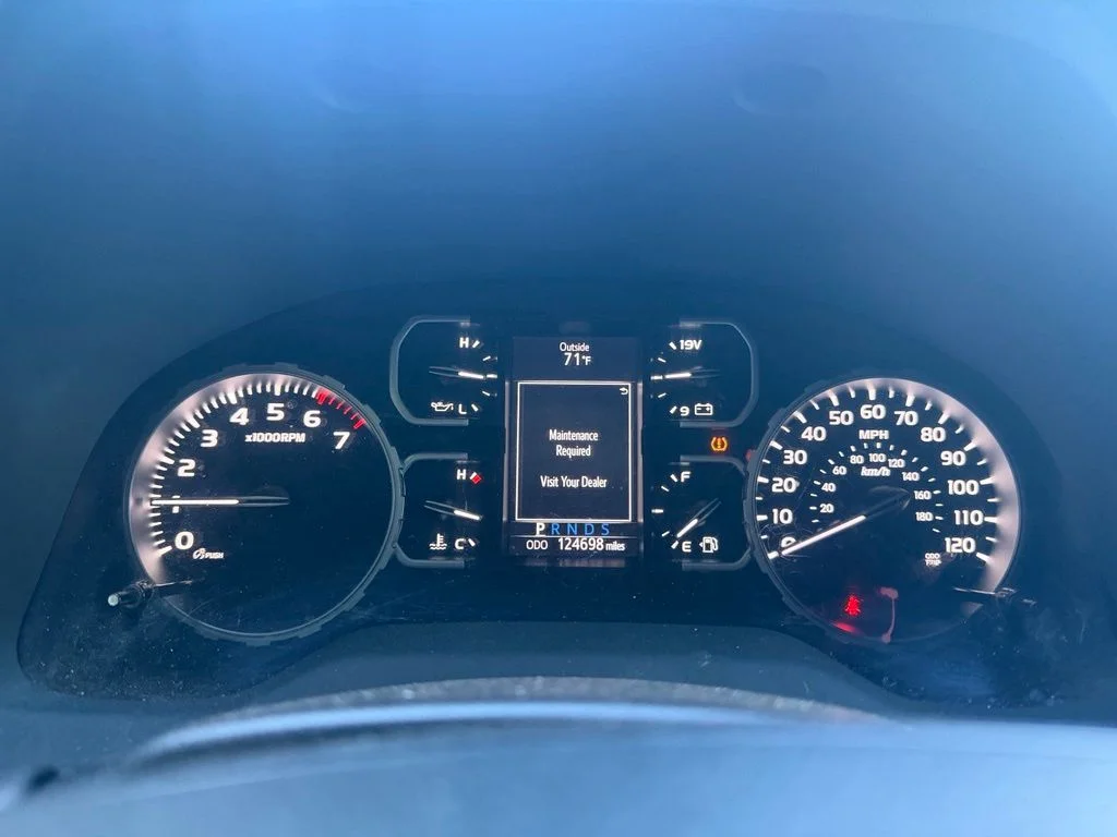 Used 2018 Super White Toyota SR5 image 18