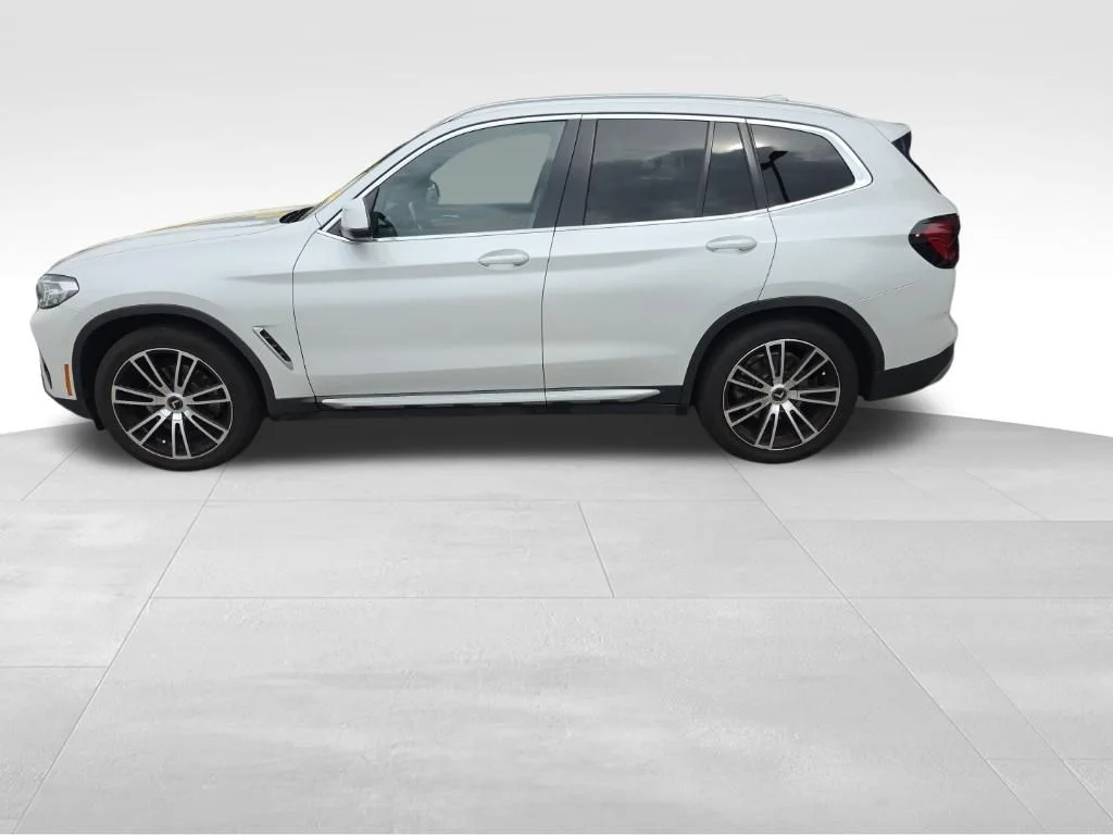 Used 2022 White BMW xDrive30i image 3