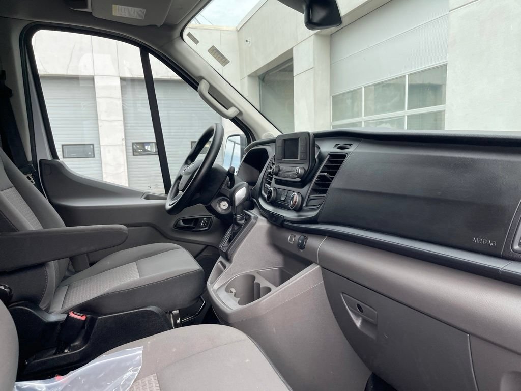 Used 2024  Ford  image 23