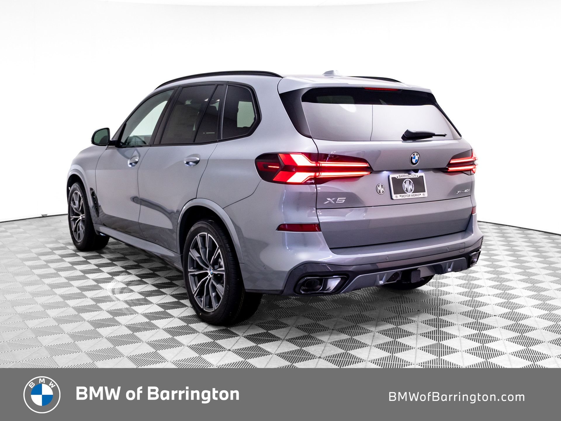 New 2026 Skyscraper Grey Metallic BMW xDrive40i image 3