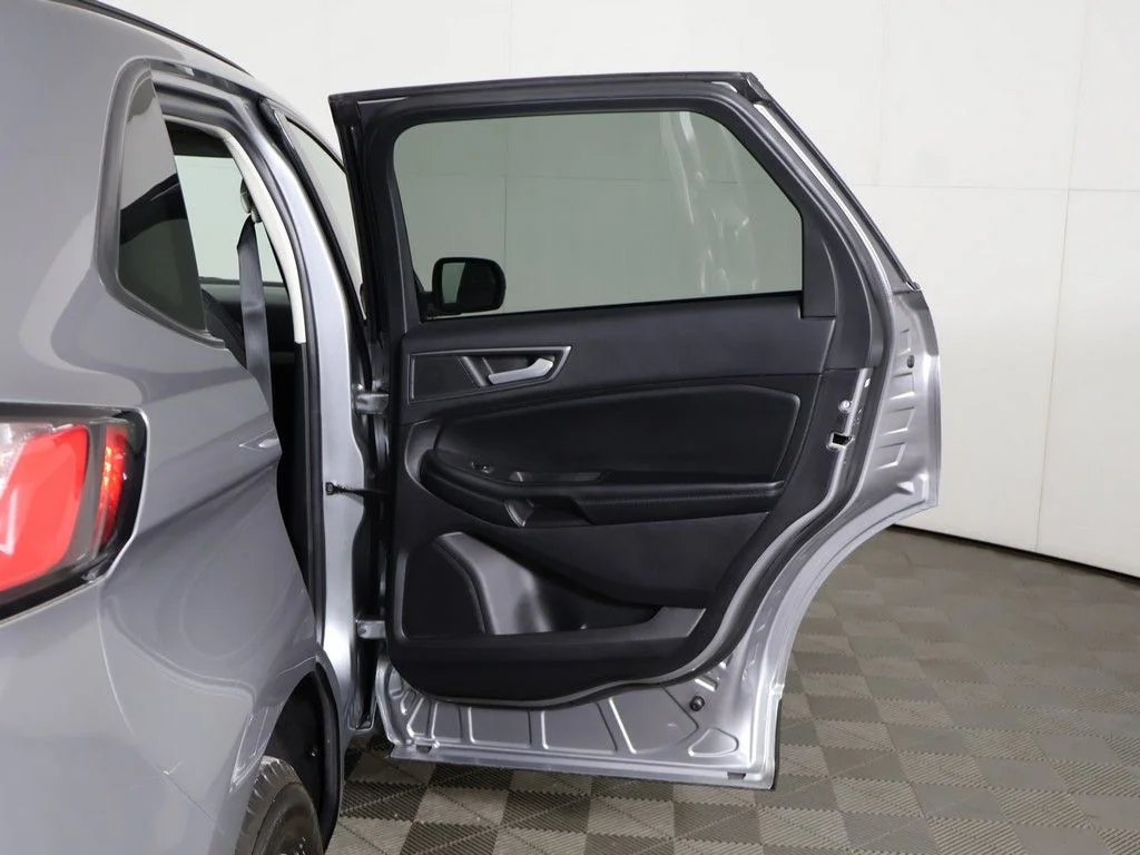 Used 2022 Silver Ford SE image 19