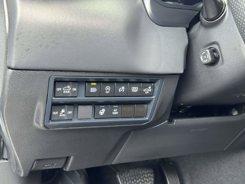 Used 2025 Silver Toyota Platinum image 10