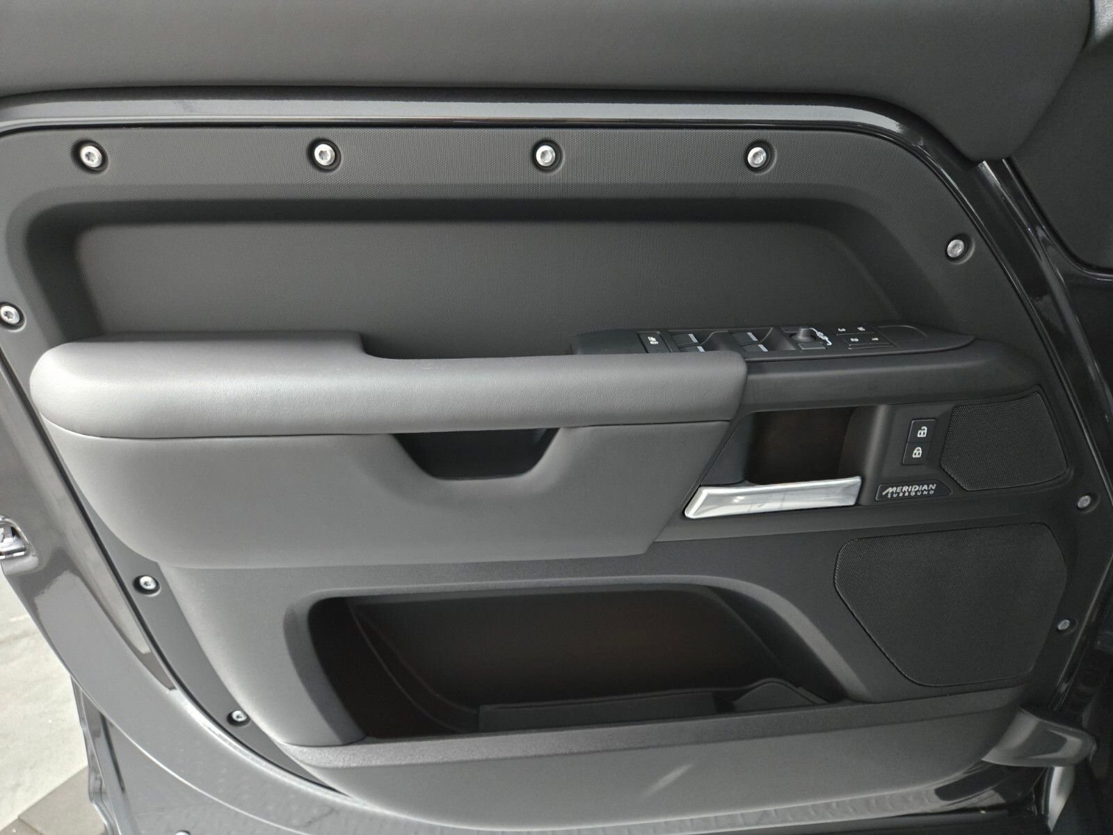New 2026 Carpathian Grey Land Rover X-Dynamic SE image 22