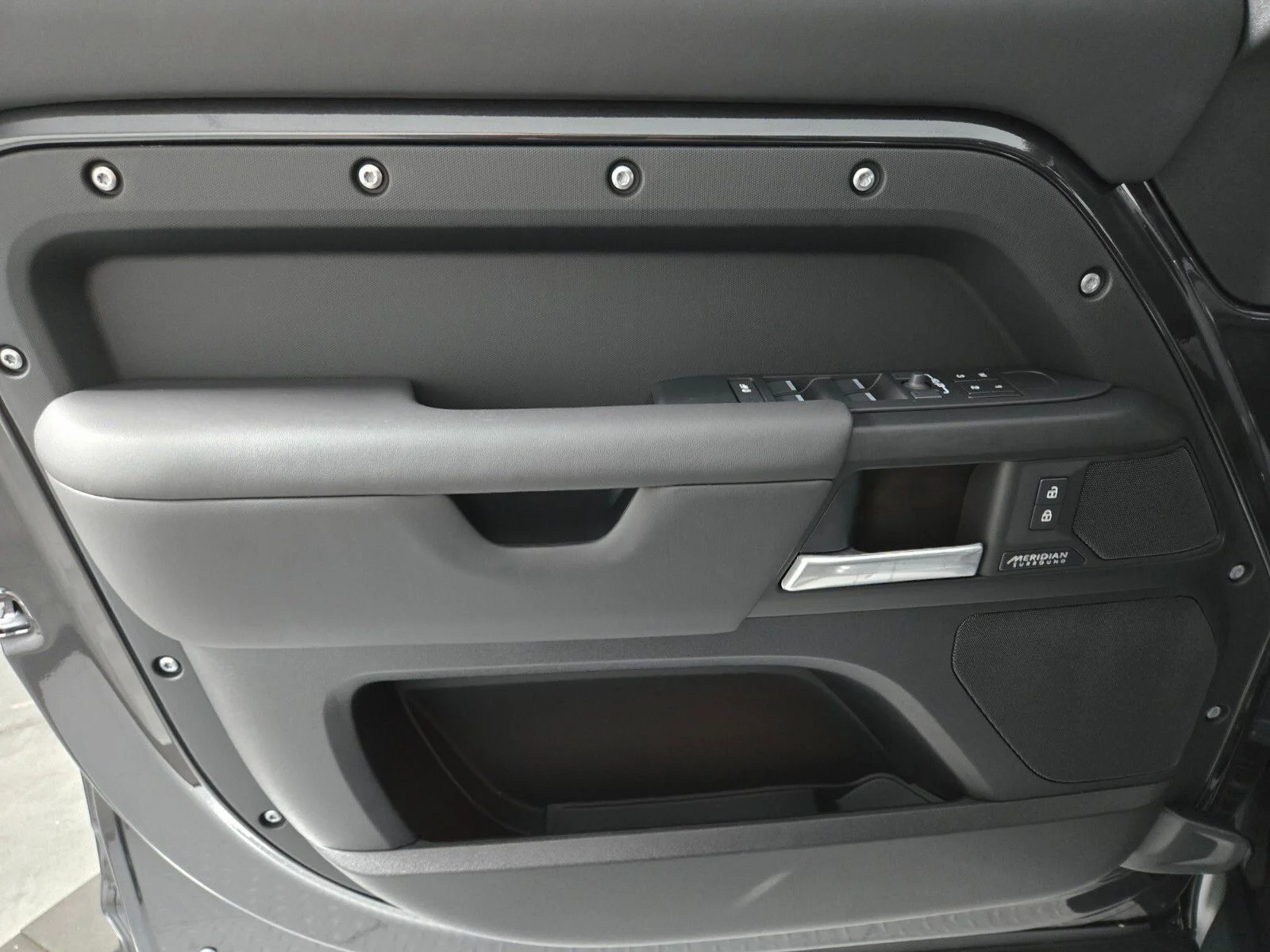 New 2026 Carpathian Grey Land Rover X-Dynamic SE image 22